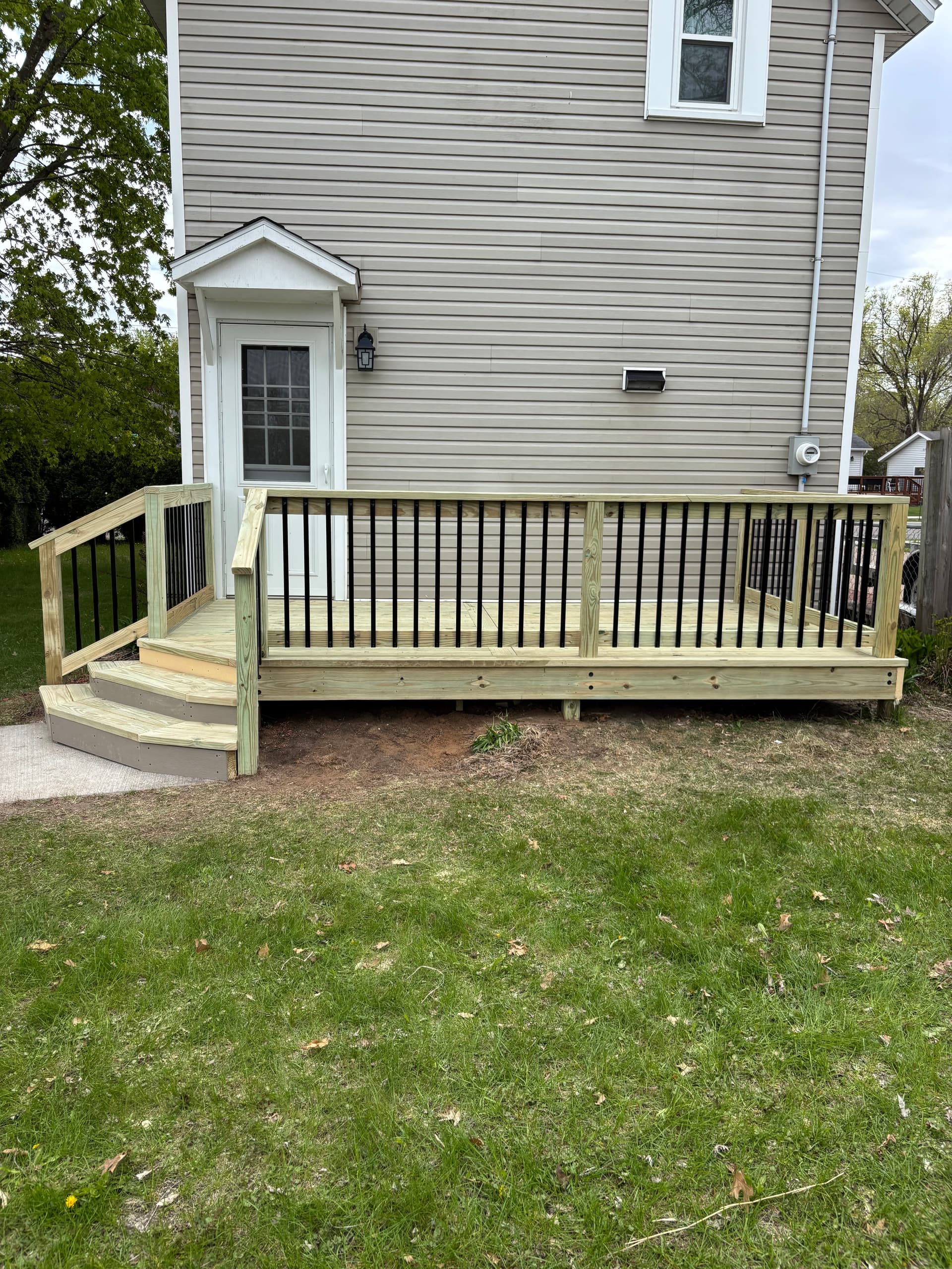 Gallery photos for Deck Rebuild with New Boards, Stairs, and Black Aluminum Railings: Image #5