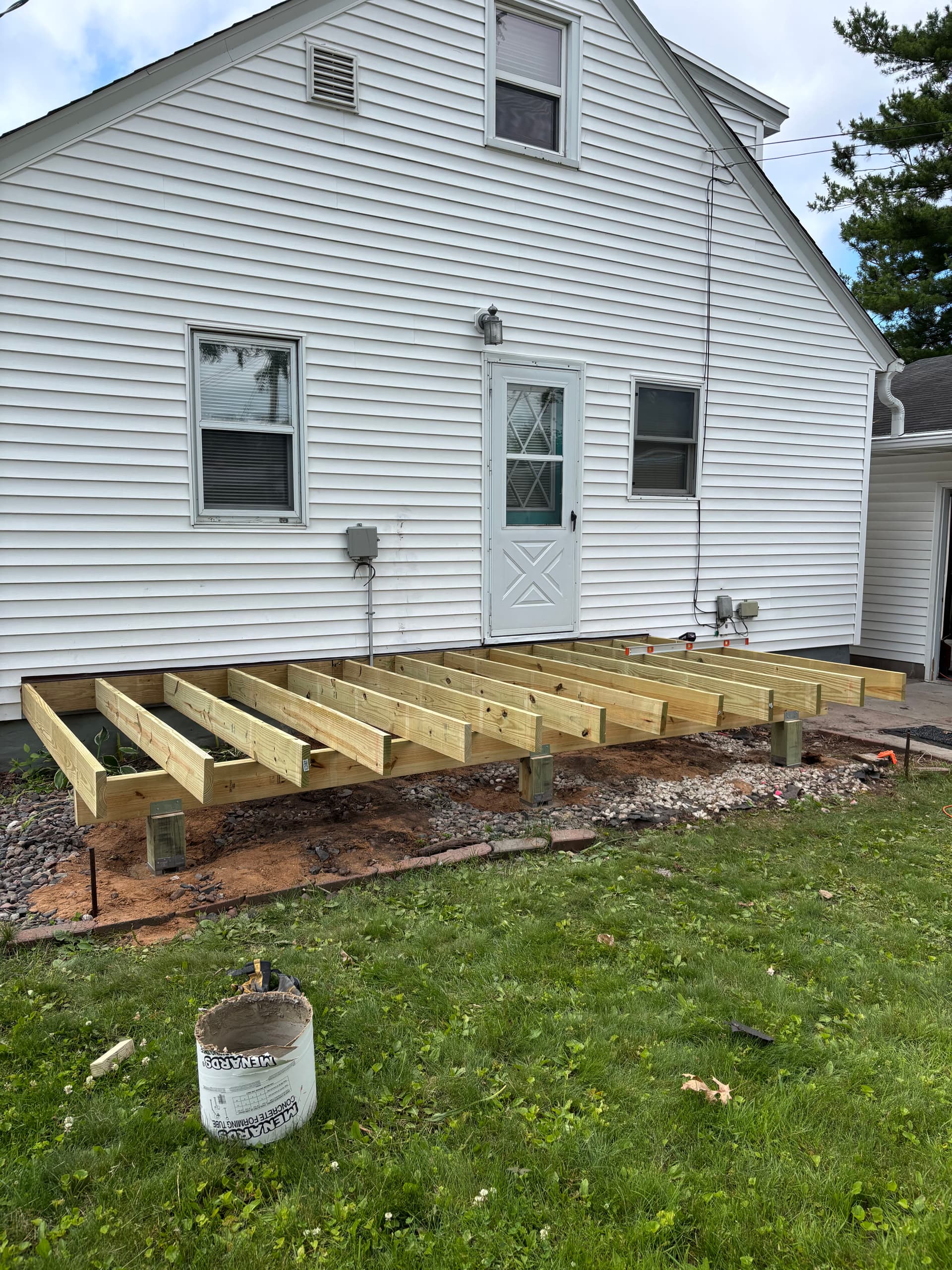 Gallery photos for Old 8x8 Deck Torn Out and Rebuilt Bigger and Better: Image #4