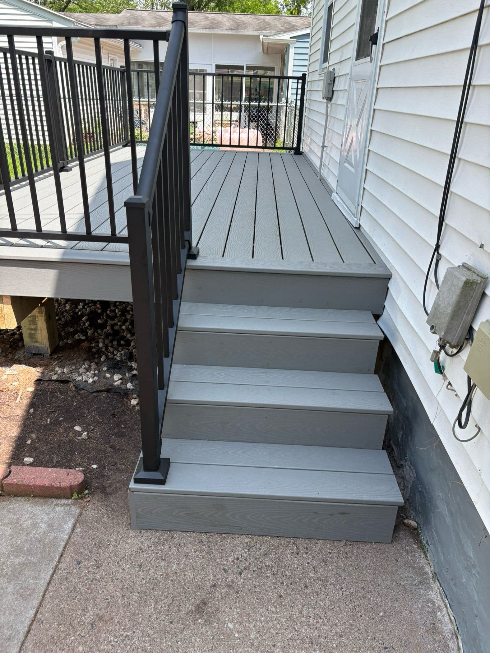 Gallery photos for Low-Maintenance Trex Deck Build with Black Aluminum Railings: Image #4