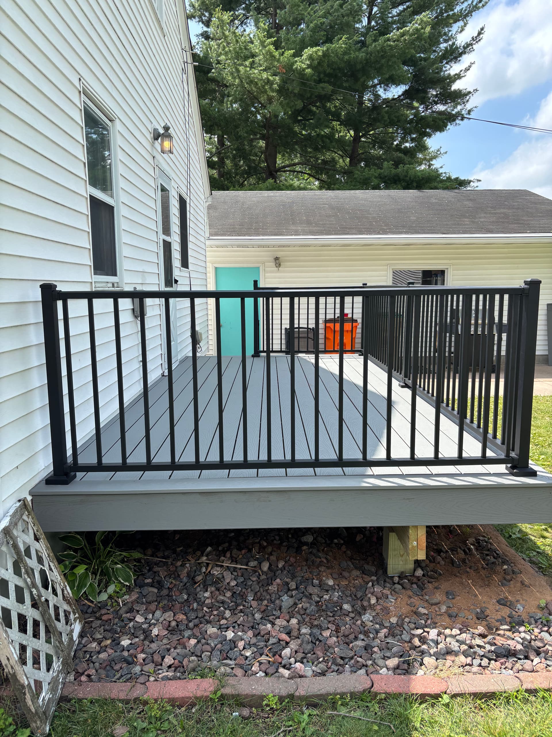 Gallery photos for Low-Maintenance Trex Deck Build with Black Aluminum Railings: Image #3