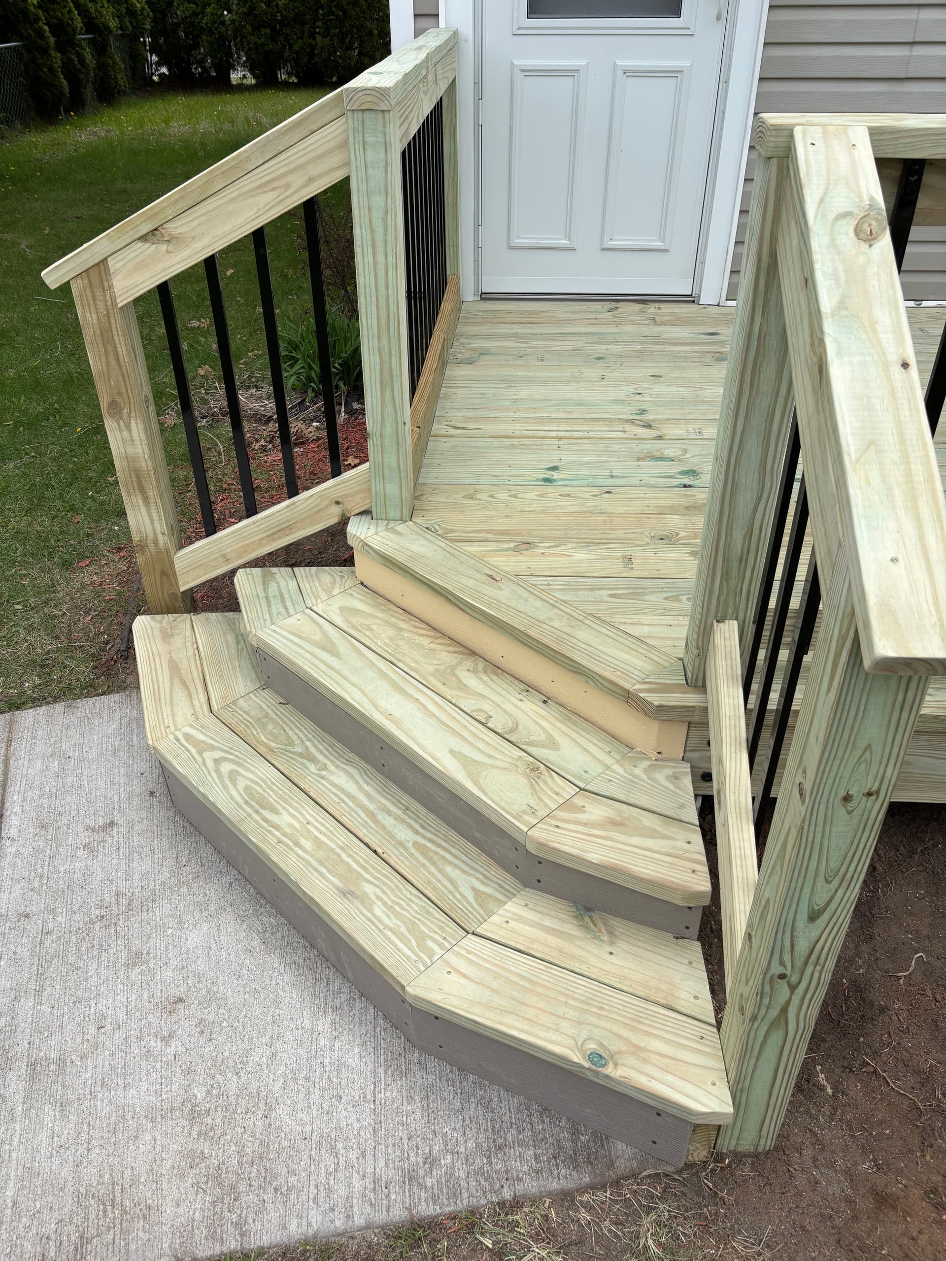 Gallery photos for Deck Rebuild with New Boards, Stairs, and Black Aluminum Railings: Image #7