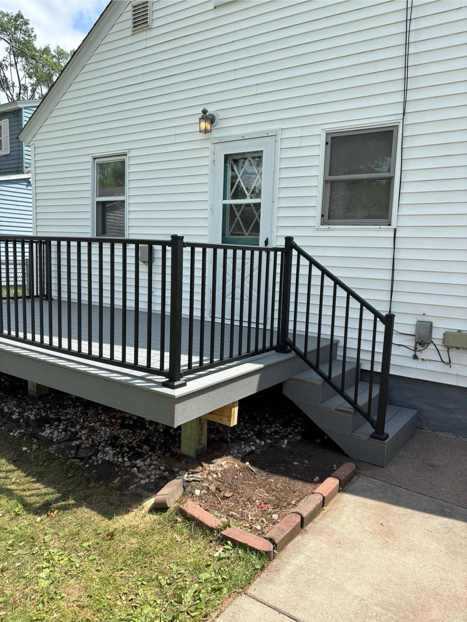 Gallery photos for Low-Maintenance Trex Deck Build with Black Aluminum Railings: Image #1