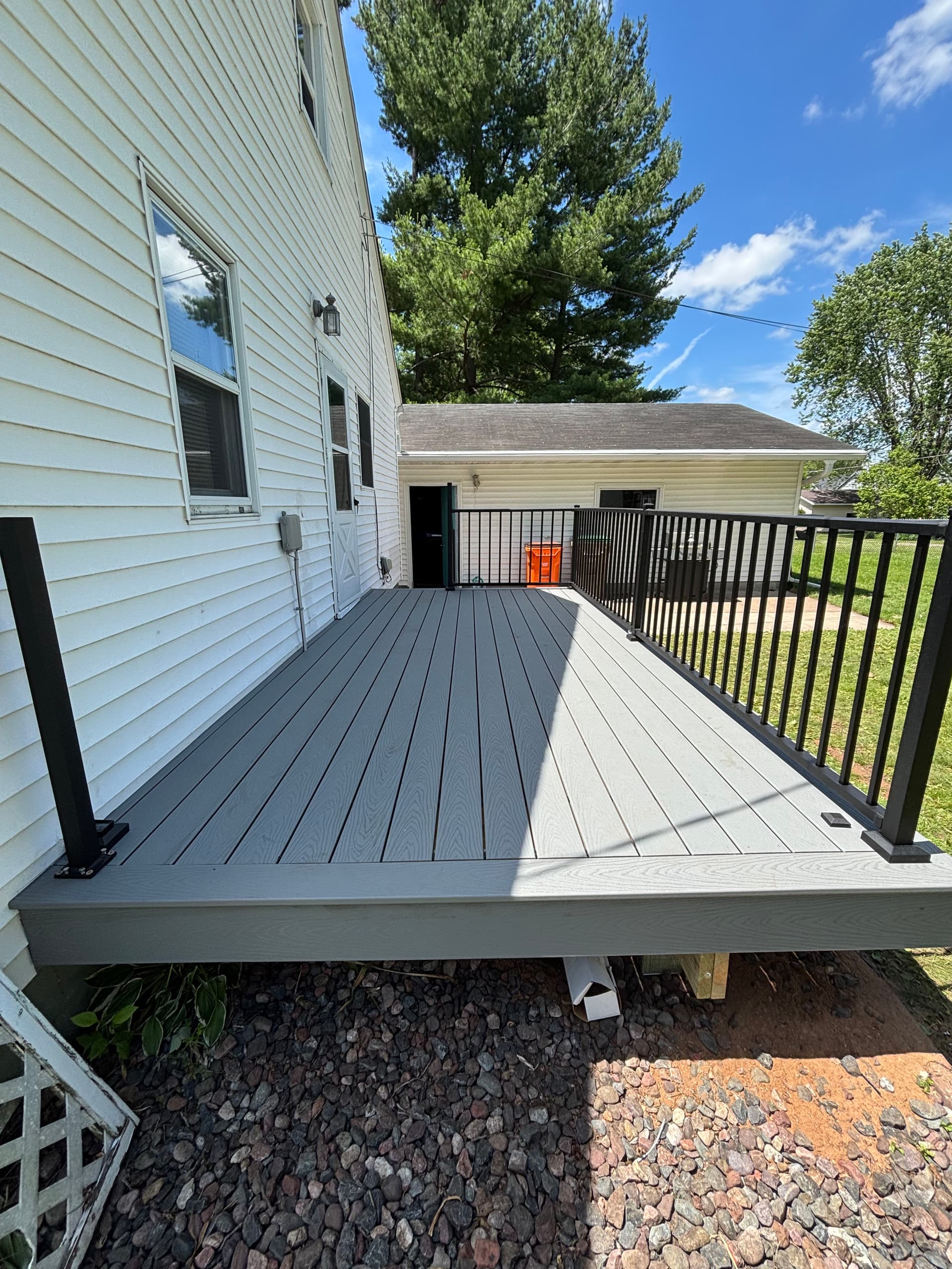 Gallery photos for Low-Maintenance Trex Deck Build with Black Aluminum Railings: Image #5